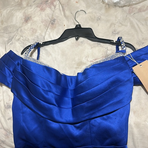 Royal Blue Off-The-Shoulder Sparkly Prom Dresses With Satin - Picture 4 of 9